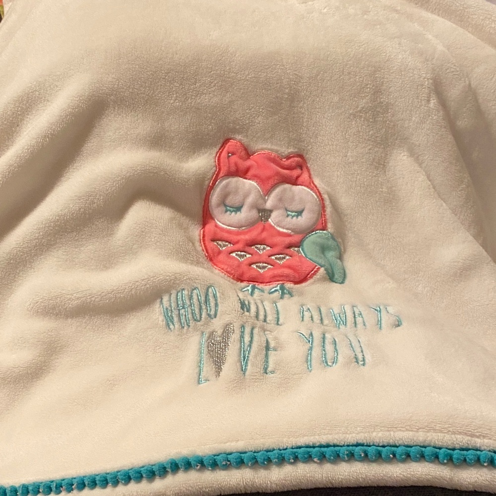 Cozy Owl Embroidered baby Blanket - Cream and Pink